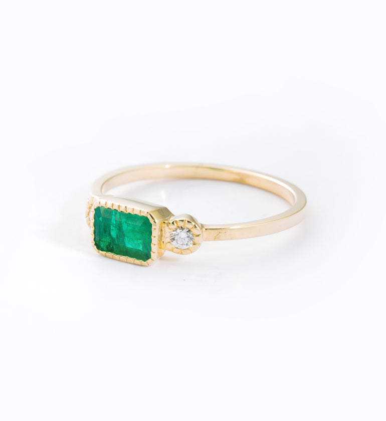 Emerald Lexie Ring: Angle