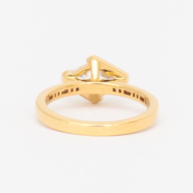 Louis Vuitton LV Volt One Band Ring, Yellow Gold and Diamond Gold. Size 49